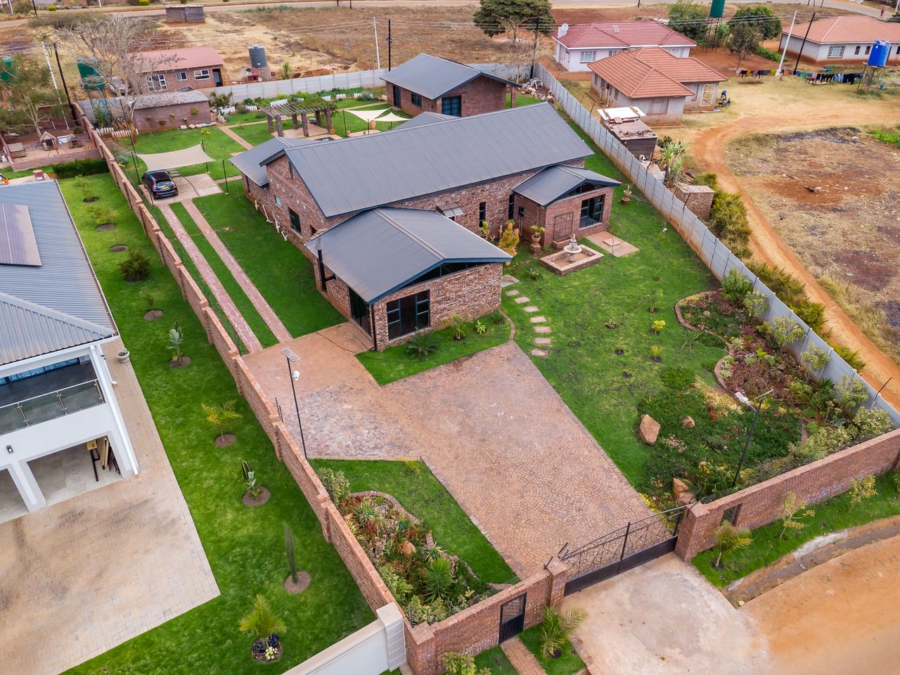 Gletwin park Newly built 4 Bedroomed House